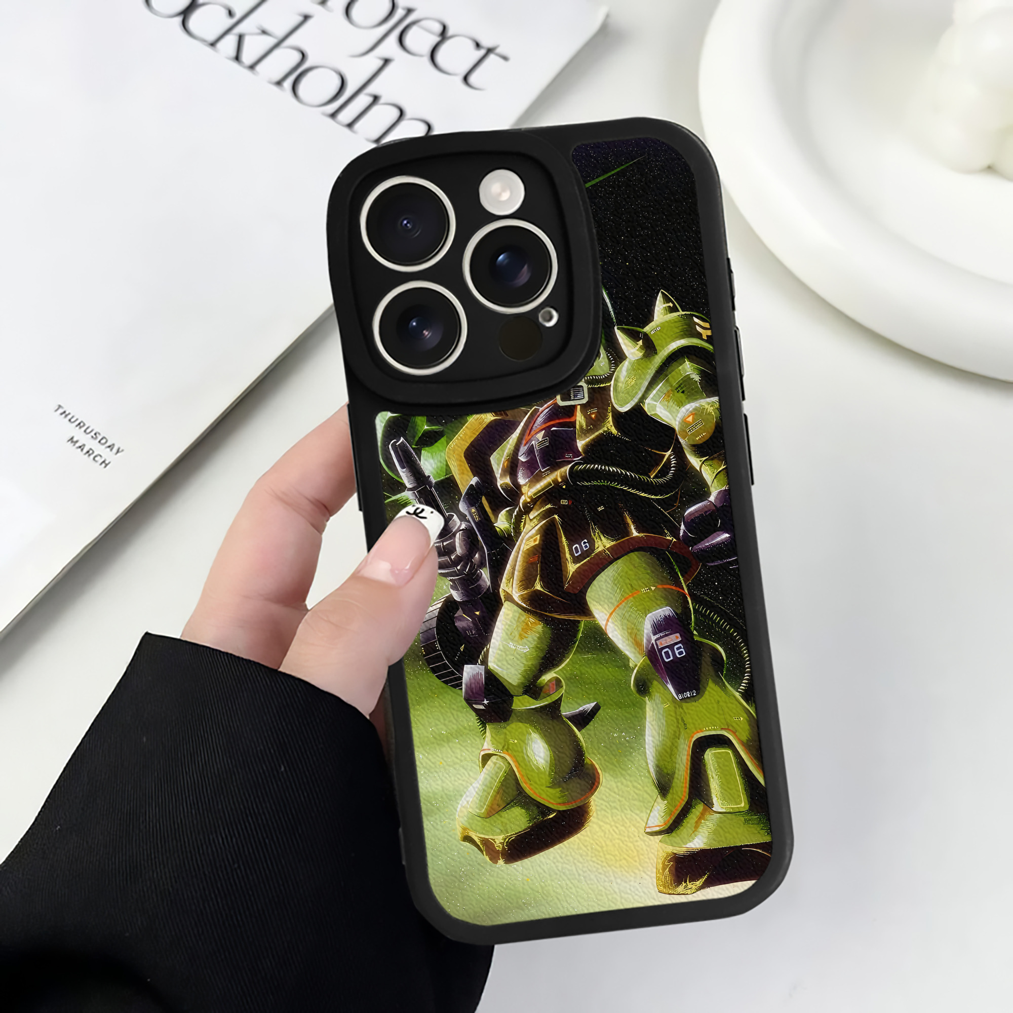 （画像用） 機動戦士ガンダム Mobile Suit Gundam 【iPhone 16シリーズ対応】シリコンスマホケース（レザー調） 材質：シリコン